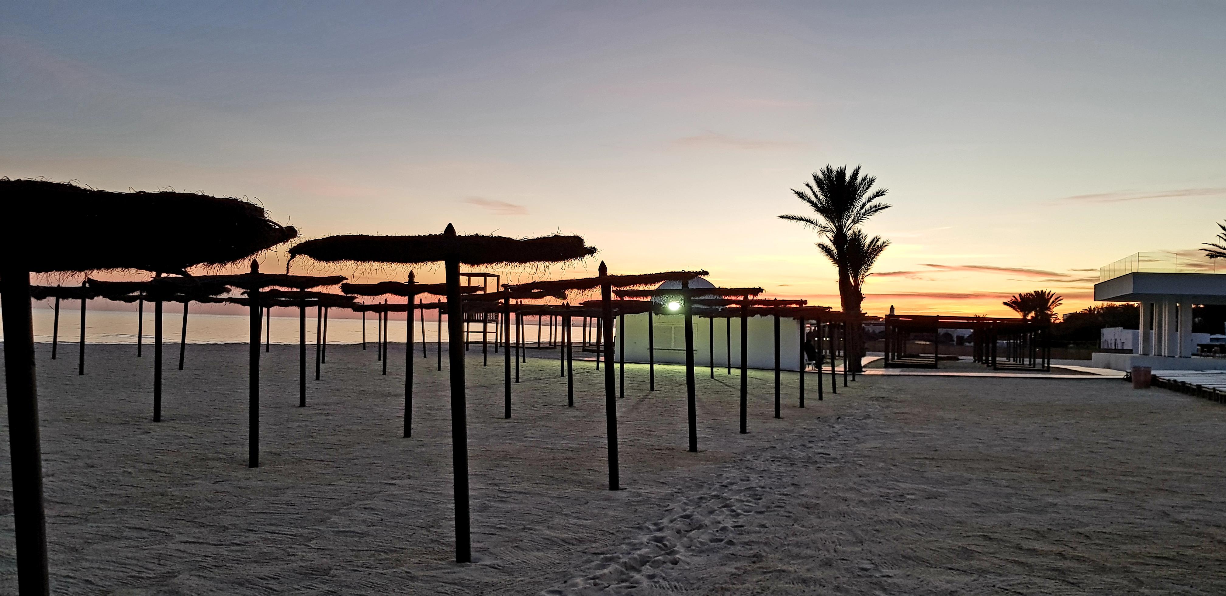 Les Orangers Garden Villas And Bungalows Ultra All Inclusive Hammamet Dış mekan fotoğraf Sunset at the beach